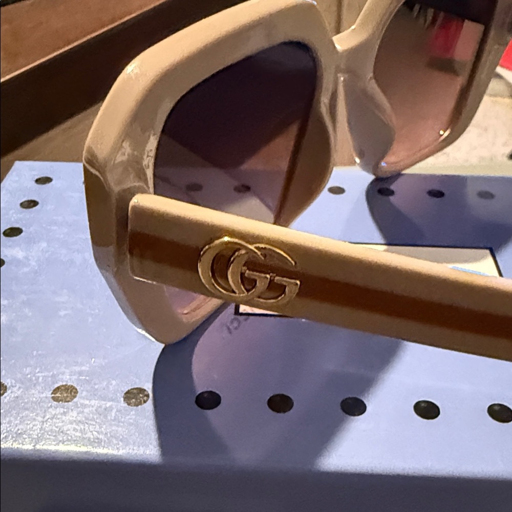 Fashion Gucci Tan Sunglasses - Picture 4 of 7